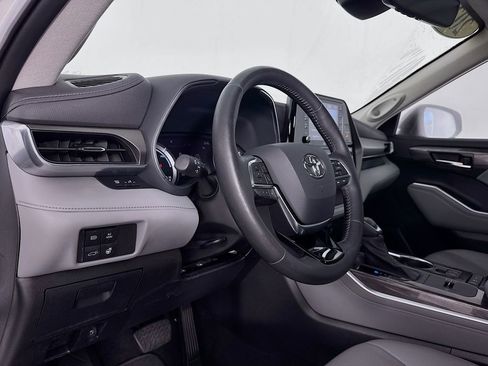 Used 2020 Toyota Highlander Limited image 12