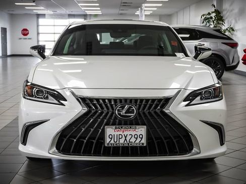 Used 2025 Lexus ES 300h w/ Premium Package image 3