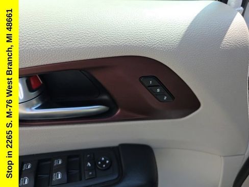 Used 2020 Chrysler Pacifica Limited FWD image 15