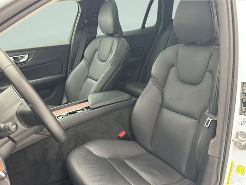 Used 2025 Volvo V60 B5 Cross Country Plus AWD/4WD image 14