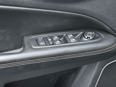 Used 2018 Jeep Compass Latitude FWD image 11