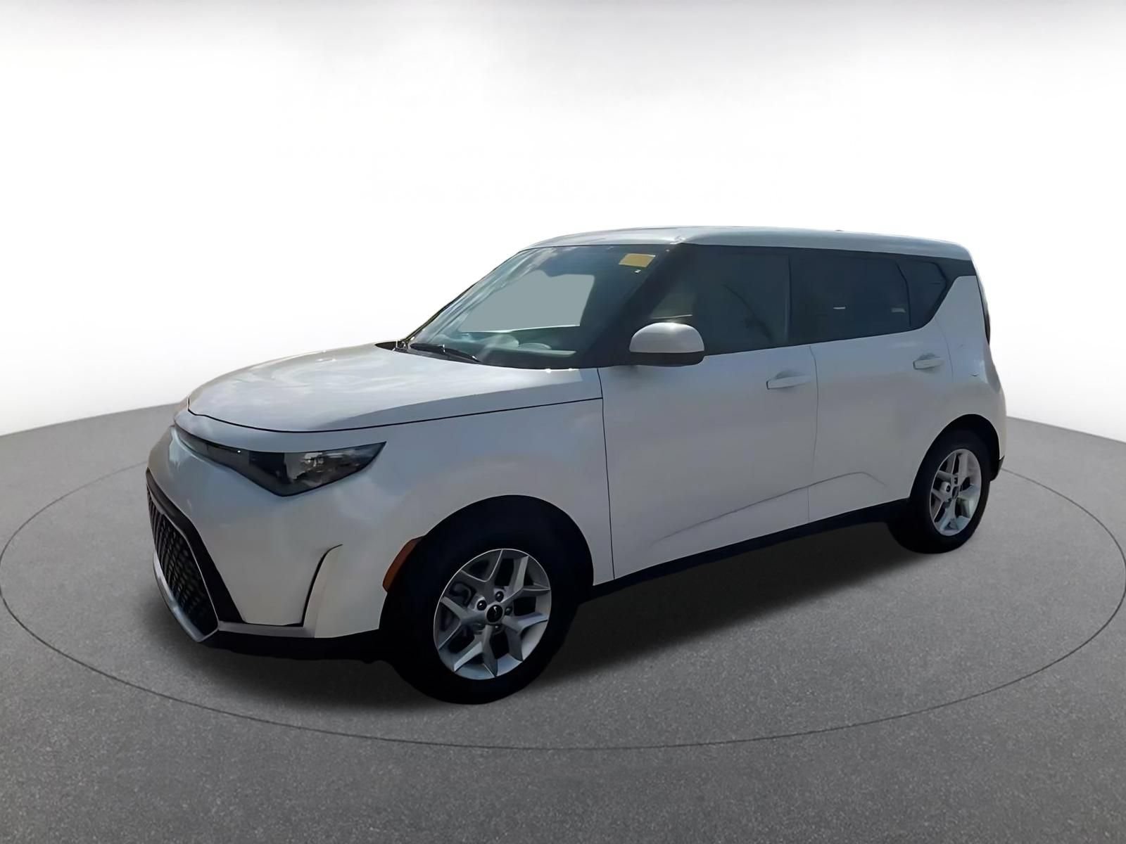 Used 2025 Kia Soul LX w/ LX Technology Package FWD image 7