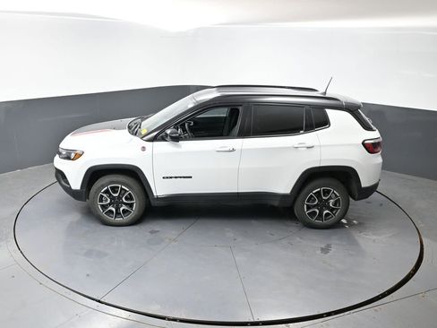 Used 2025 Jeep Compass Trailhawk AWD/4WD image 20