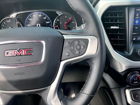 Used 2023 GMC Acadia SLT w/ Technology Package FWD image 25