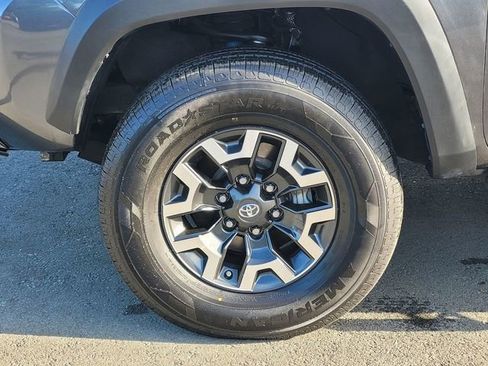 Used 2019 Toyota Tacoma TRD Off-Road AWD/4WD image 10