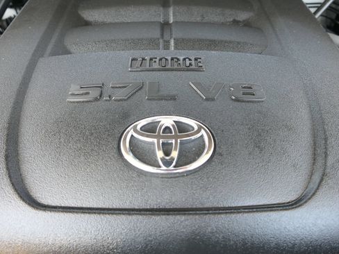 Used 2019 Toyota Tundra Limited w/ Limited Premium Package AWD/4WD image 32