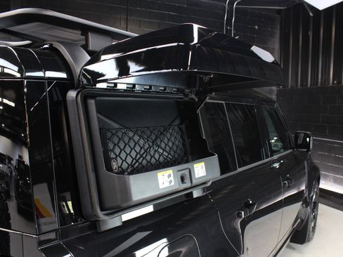 Used 2024 Land Rover Defender 110 X-Dynamic SE image 44