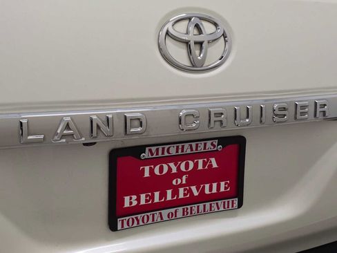 Used 2017 Toyota Land Cruiser AWD/4WD image 7