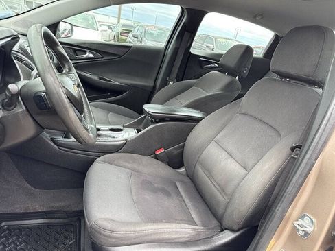 Used 2018 Chevrolet Malibu LT FWD image 17