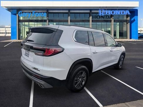 Used 2025 GMC Acadia Elevation image 2