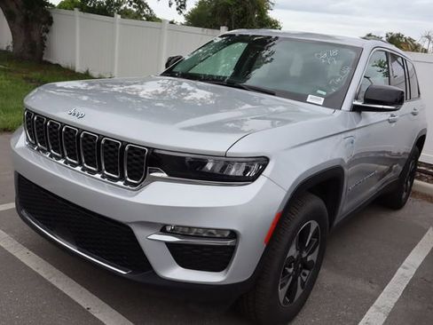 Used 2024 Jeep Grand Cherokee Limited 4xe AWD/4WD image 4