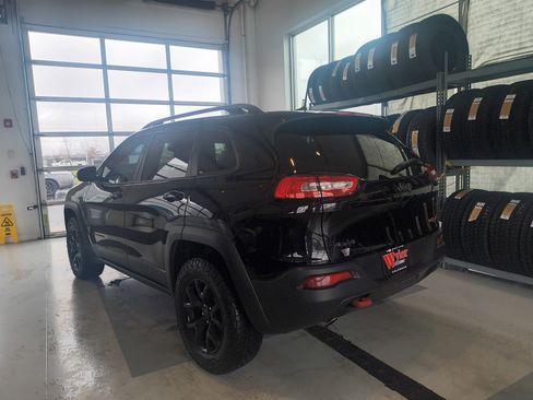 Used 2017 Jeep Cherokee Trailhawk w/ Comfort/Convenience Group image 3