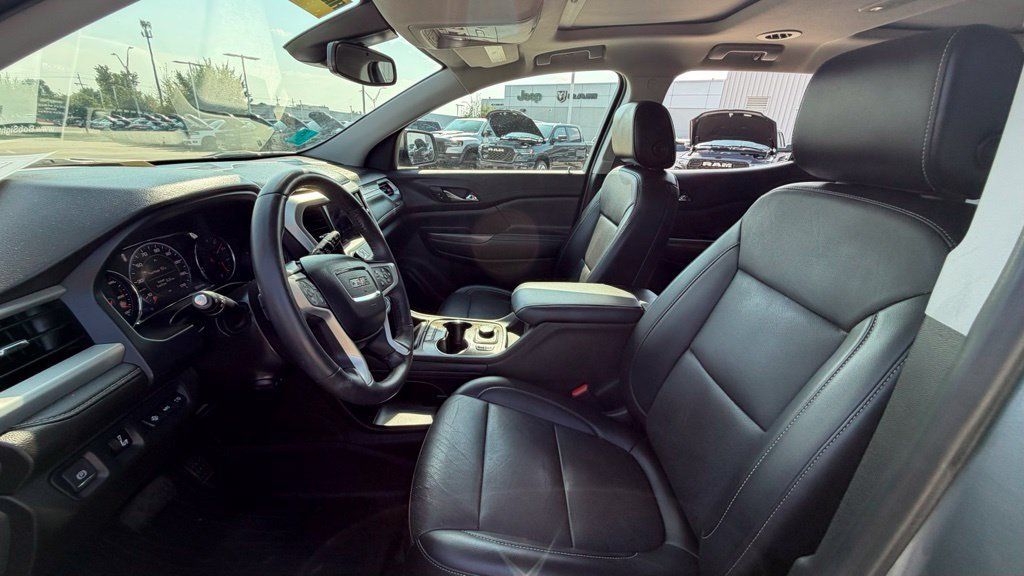 Used 2022 GMC Acadia SLT w/ Technology Package FWD image 11