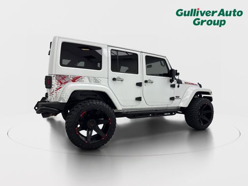 Used 2016 Jeep Wrangler Unlimited Sahara AWD/4WD image 9