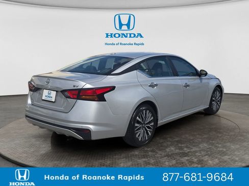 Used 2024 Nissan Altima 2.5 SV FWD image 5