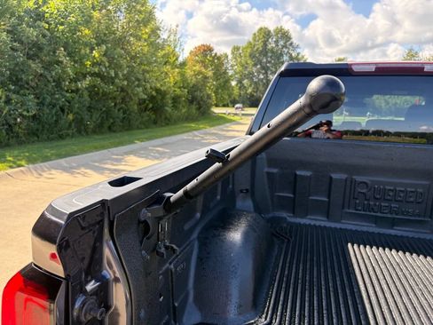 Used 2022 GMC Sierra 1500 Elevation w/ LPO, Elevation Black Package AWD/4WD image 4