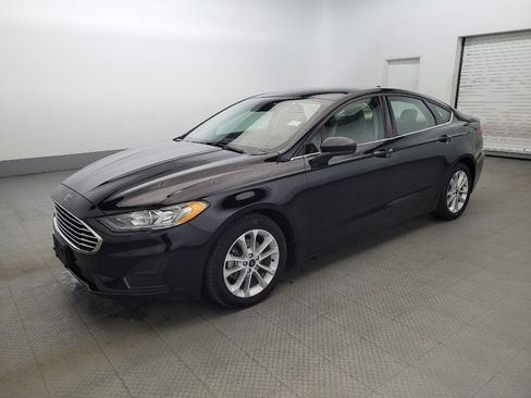 Used 2020 Ford Fusion SE image 2