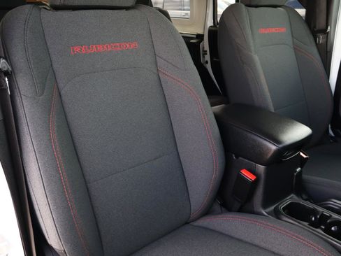 Used 2024 Jeep Wrangler Unlimited Rubicon w/ Technology Group image 17