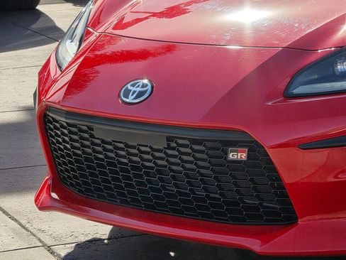 Used 2024 Toyota GR86 Premium image 9