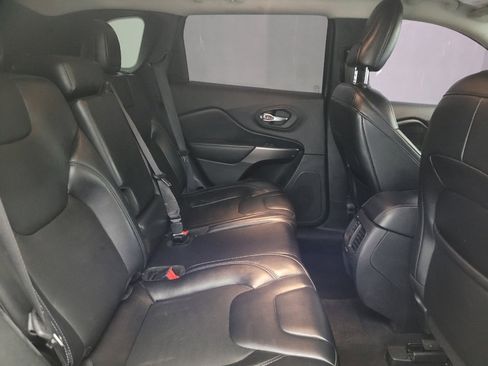 Used 2020 Jeep Cherokee Latitude Plus image 19