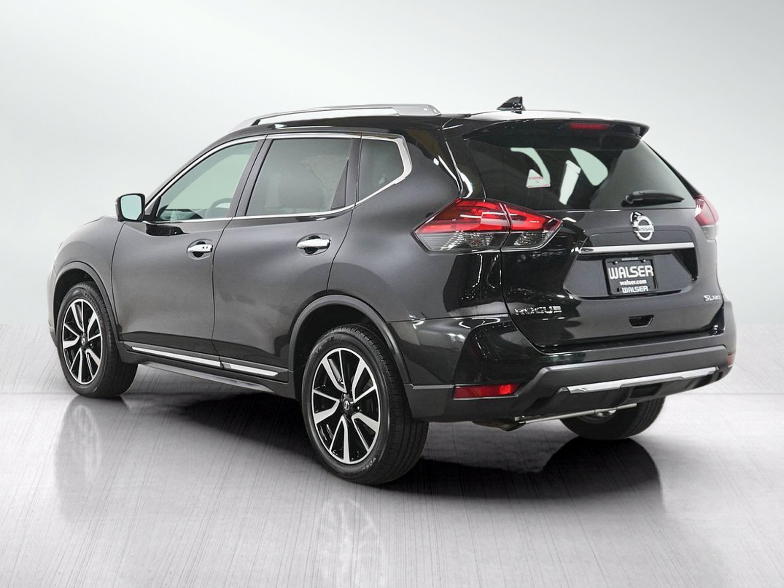 Used 2017 Nissan Rogue SL w/ SL Premium Package AWD/4WD image 3