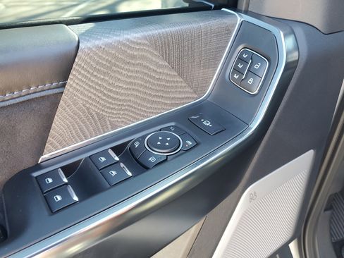 Used 2025 Ford F250 Platinum image 17