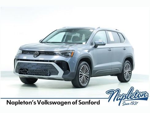 New 2025 Volkswagen Taos SE w/ Panoramic Sunroof Package FWD image 1