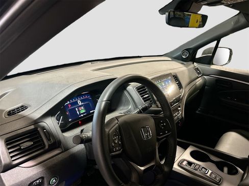 Used 2025 Honda Passport EX-L image 9