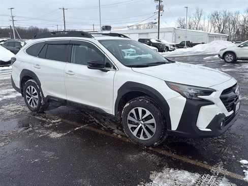 Used 2023 Subaru Outback Premium image 3