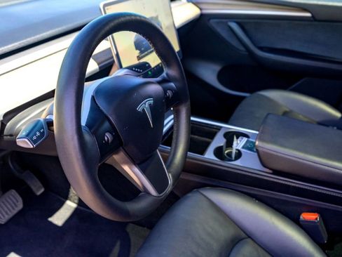 Used 2022 Tesla Model Y Long Range AWD/4WD image 9