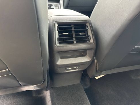 Used 2026 Volkswagen Tiguan SE AWD/4WD image 24