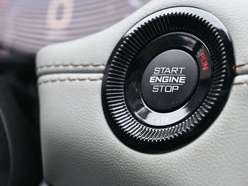 Used 2025 Jeep Compass Limited image 23