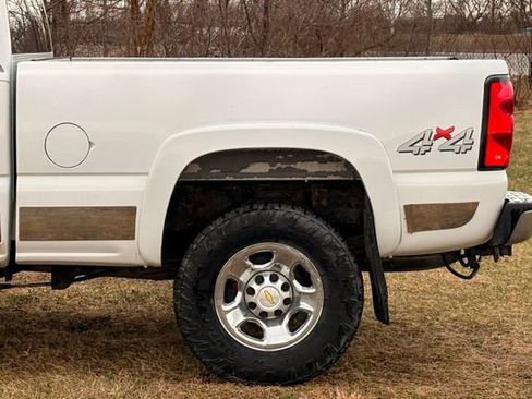 Used 2006 Chevrolet Silverado 2500 LT AWD/4WD image 4