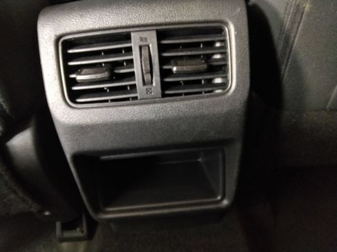 Used 2024 Nissan Rogue S FWD image 31