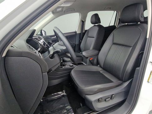 Used 2023 Volkswagen Tiguan SE image 14
