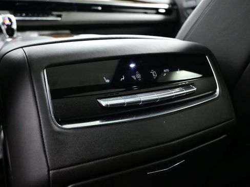 Used 2024 Cadillac Escalade ESV Premium Luxury Platinum AWD/4WD image 30