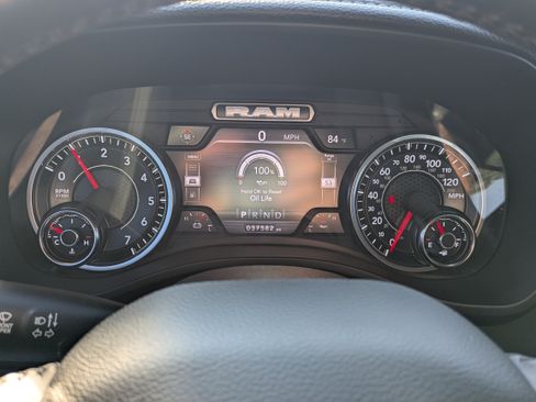 Used 2024 RAM 1500 Laramie AWD/4WD image 14