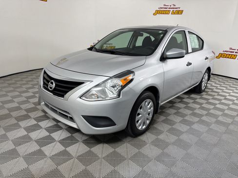 Used 2019 Nissan Versa S FWD image 1