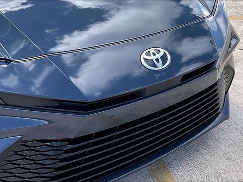 Used 2025 Toyota Camry LE FWD image 30