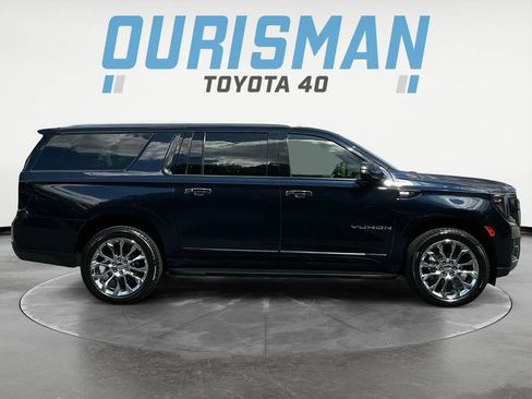 Used 2022 GMC Yukon XL SLT w/ SLT Premium Package AWD/4WD image 8