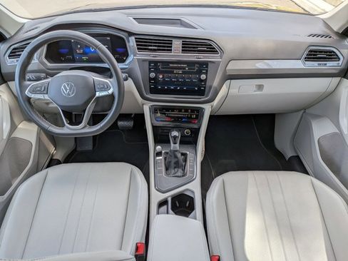 Used 2023 Volkswagen Tiguan SE image 17