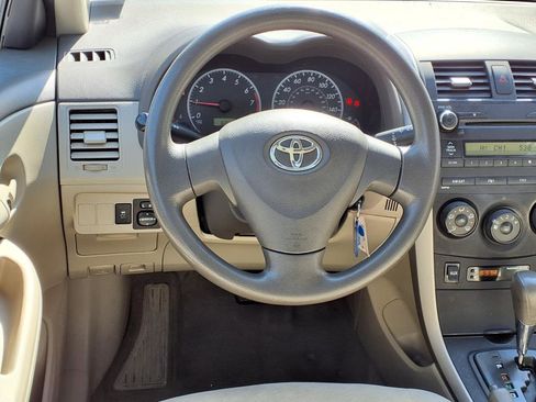Used 2010 Toyota Corolla image 4