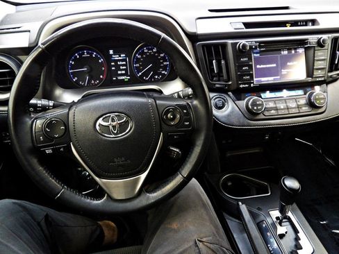 Used 2018 Toyota RAV4 XLE w/ Plus Extra Value Package AWD/4WD image 17