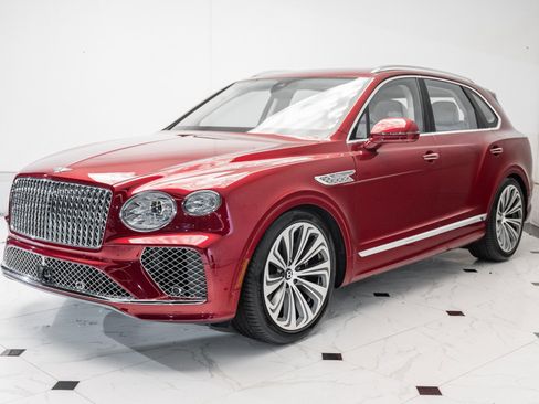 Used 2025 Bentley Bentayga image 9