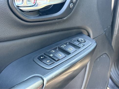 Used 2022 Jeep Cherokee Trailhawk w/ Sun, Sound & Nav Group AWD/4WD image 20