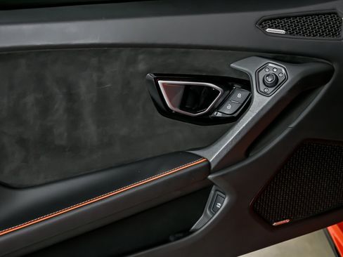 Used 2021 Lamborghini Huracan EVO image 19