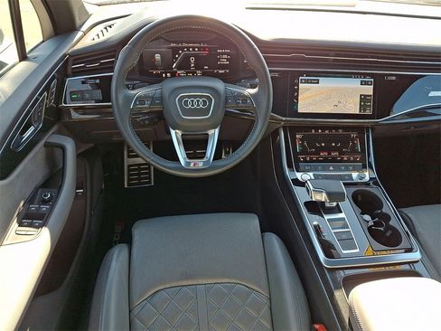 Used 2020 Audi SQ7 Premium Plus w/ S Executive Package image 4