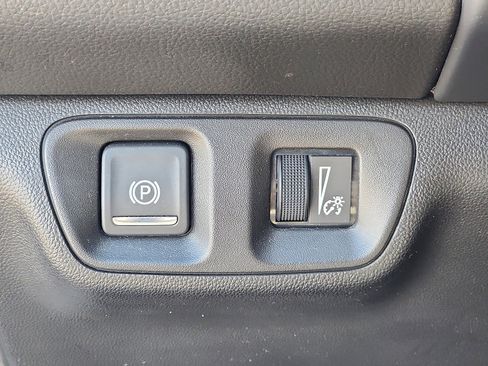 Used 2023 GMC Acadia SLT image 25