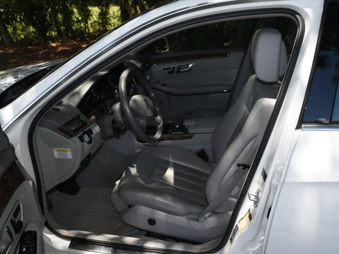 Used 2013 Mercedes-Benz E 350 4MATIC Sedan image 8