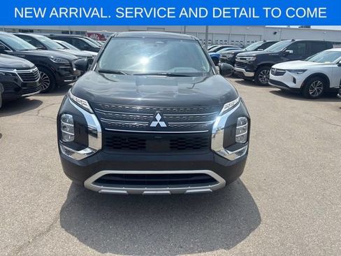 Used 2024 Mitsubishi Outlander SE Black Edition AWD/4WD image 3